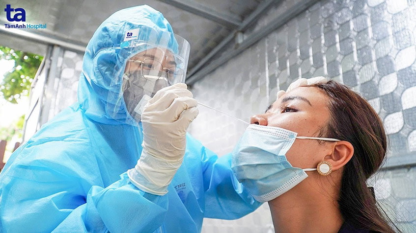Khách hàng đến khám và sử dụng dịch vụ tại BVĐK Tâm Anh đều được test nhanh, sàng lọc kỹ đảm bảo an toàn trong mùa dịch.