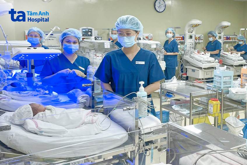 Ngày cao điểm, Hồi sức sơ sinh Tâm Anh chăm sóc 10-15 bé