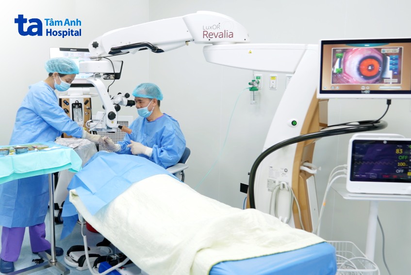 phẫu thuật Phaco PGS Nguyễn Xuân Hiệp