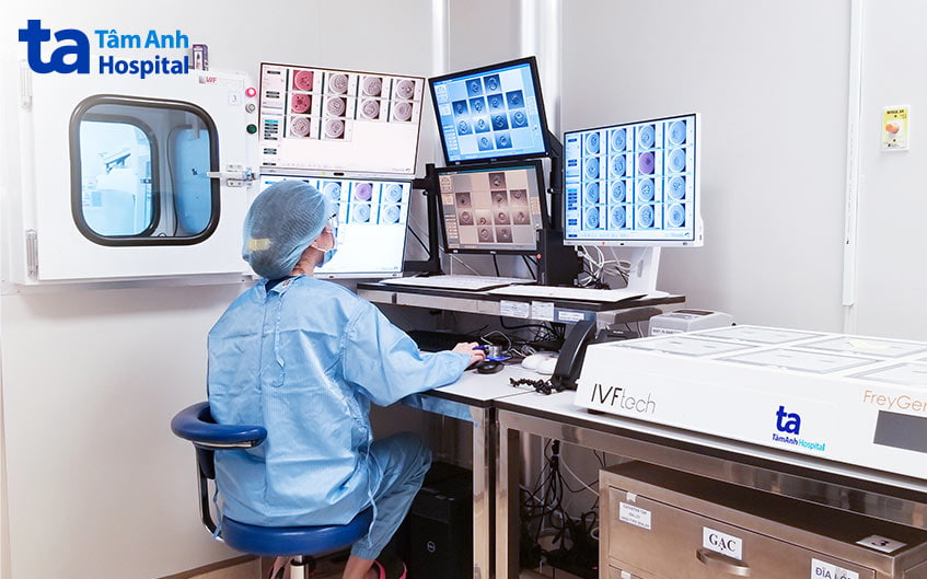 Phôi được theo dõi liên tục nhờ hệ thống tủ nuôi cấy động học tích hợp trí tuệ nhân tạo (AI) tại IVF Tâm Anh