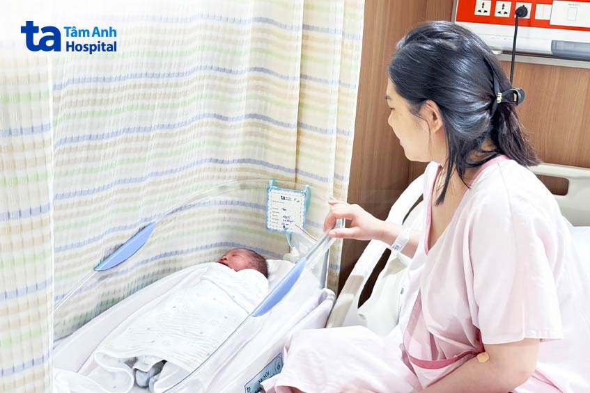 Sản phụ có tử cung khuyết đón con đầu lòng
