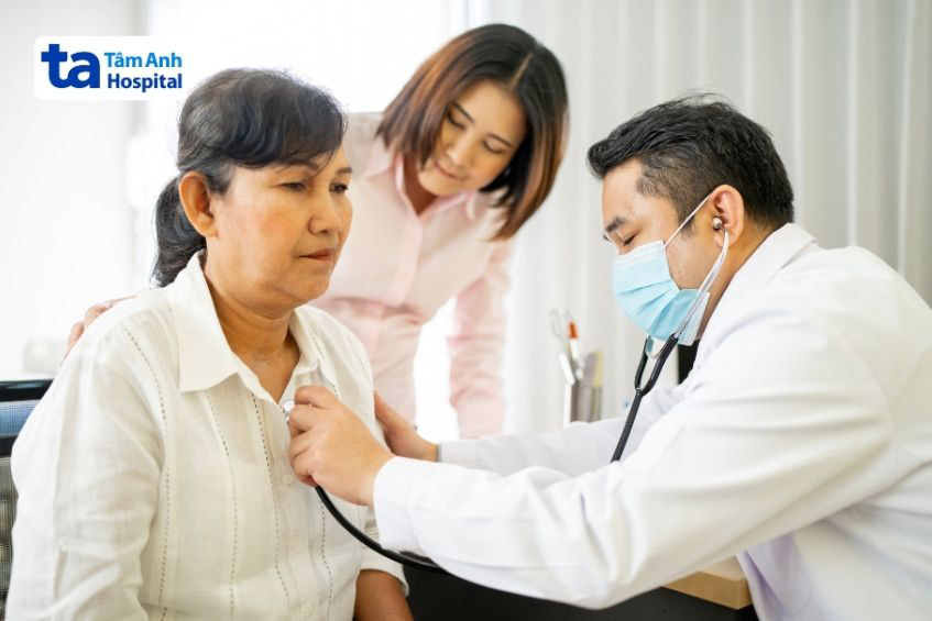 Thăm khám sức khỏe định kỳ dưới sự hướng dẫn của bác sĩ tim mạch