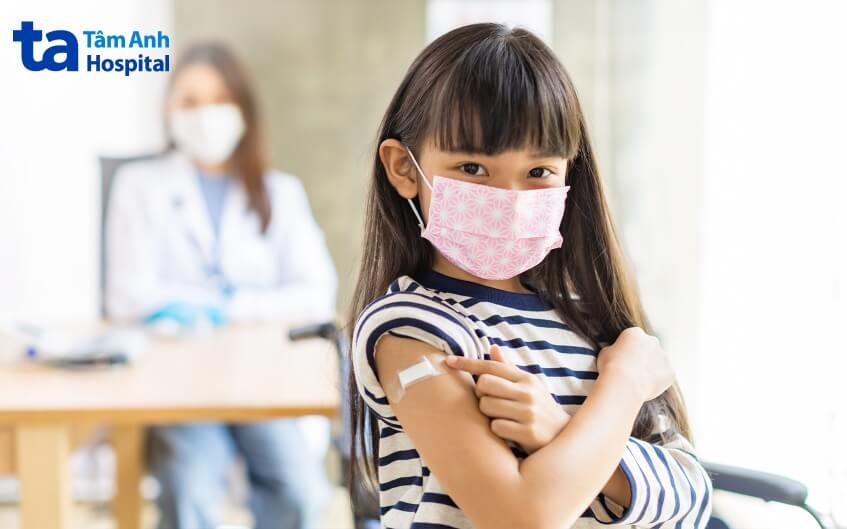thực hiện tiêm chủng mở rộng và dịch vụ đầy đủ