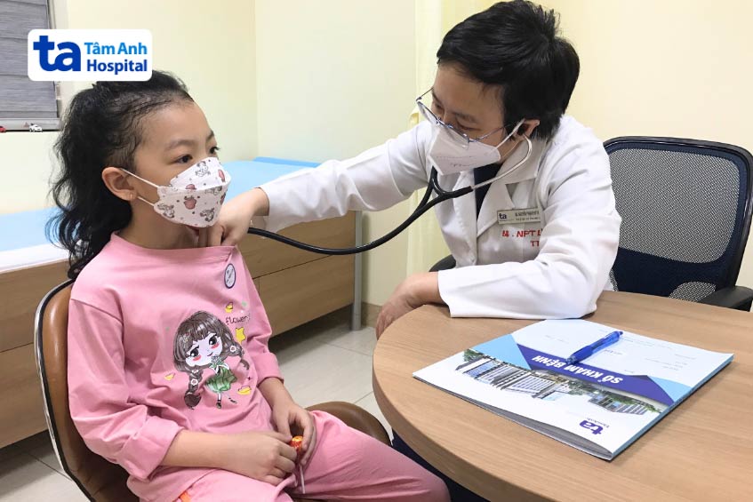 Trẻ khám sức khỏe tim mạch định kỳ tại Bệnh viện Đa khoa Tâm Anh