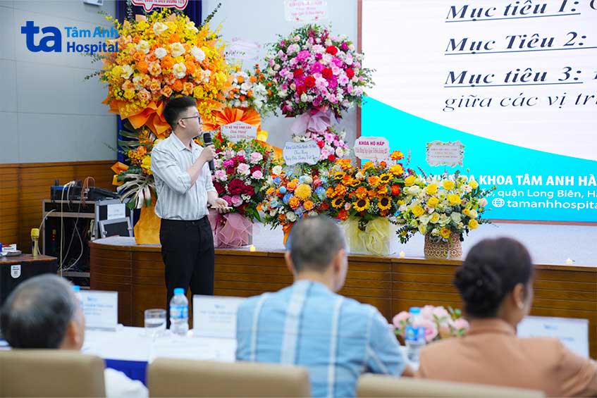 Trung tâm chẩn đoán hình ảnh và điện quan thuyết trình