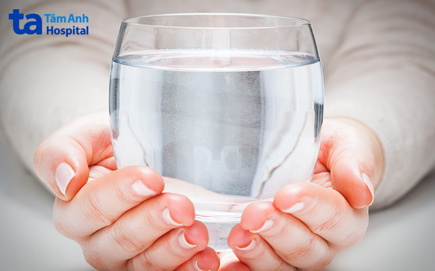 Bổ sung nước tránh tình trạng cơ thể mất nước