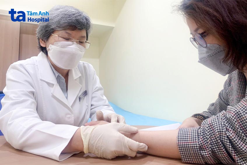 bs bích khám và tư vấn viêm da