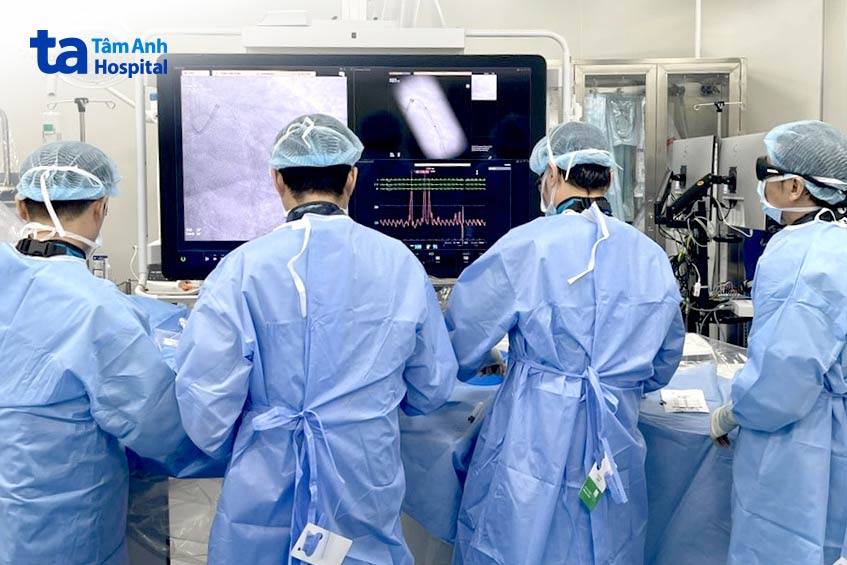 bs-dat-stent-dong-mach-vanh-cho-benh-nhan