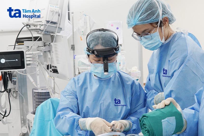 BS Hằng cắt amidan bằng Coblator công nghệ plasma