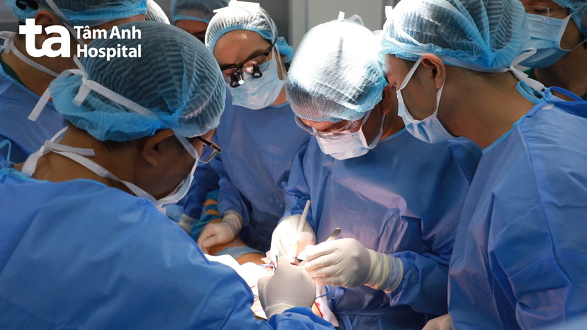 bs lý trong một ca phẫu thuật