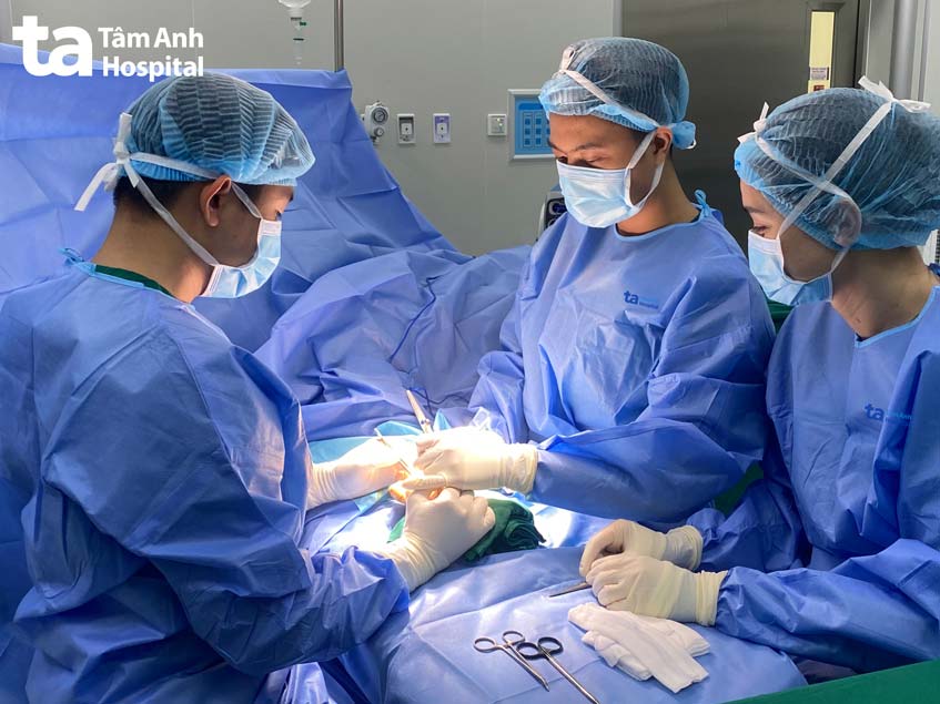 bs tuệ phẫu thuật chuyển vạt