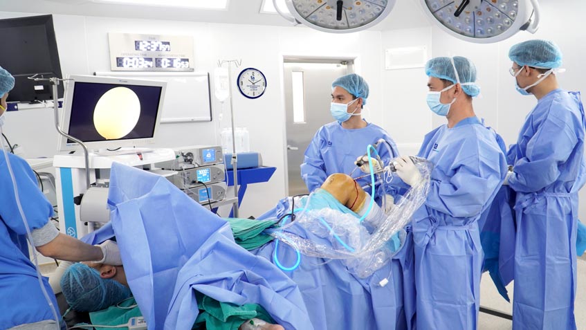 BS Vũ phẫu thuật tái tạo dây chằng