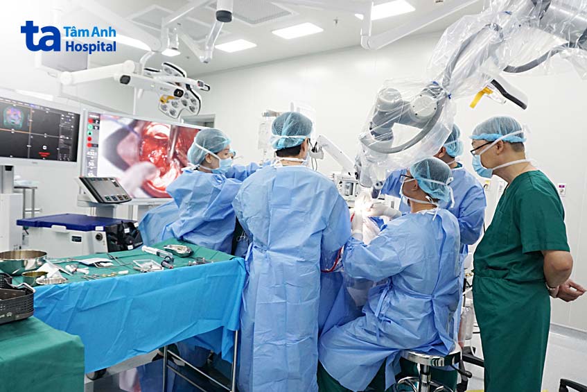 ca mổ máu tụ dưới màng cứng mãn tính