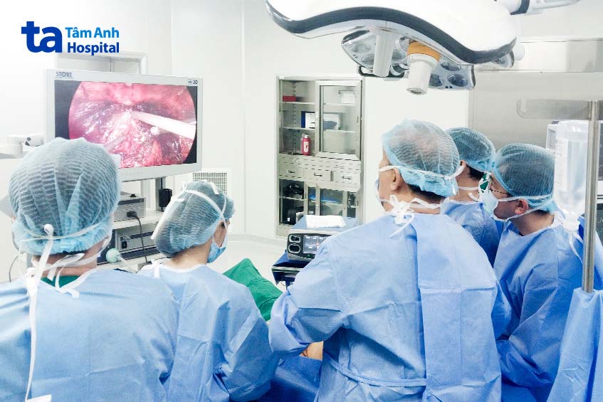 Các bác sĩ bóc tách tiếp cận tuyến tiền liệt