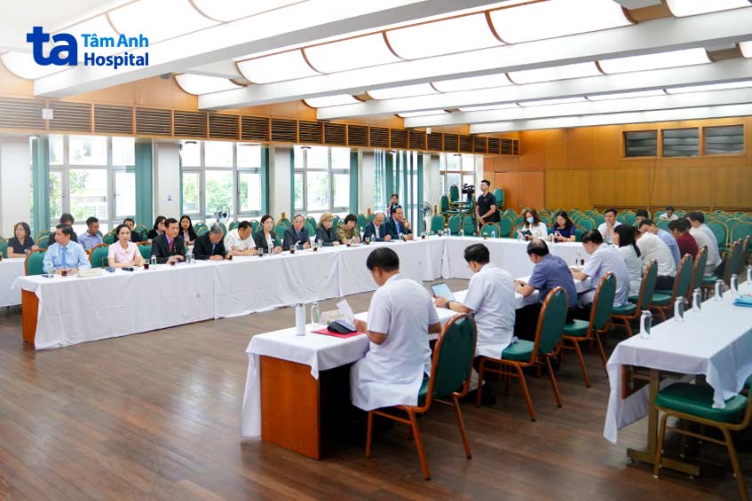 đại diện hai bên tham gia buổi lễ ký kết