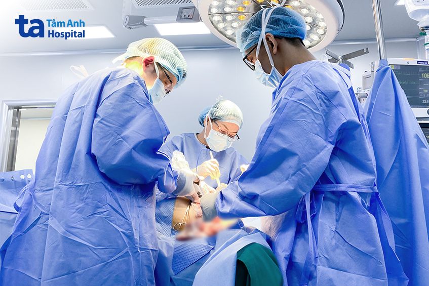 đau kéo dài sau điều trị ung thư vú