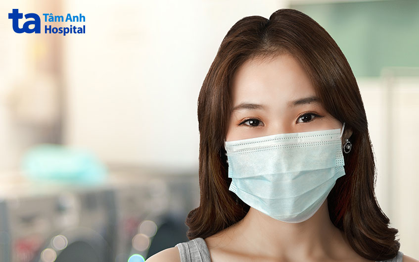 Đeo khẩu trang tránh lây nhiễm qua không khí