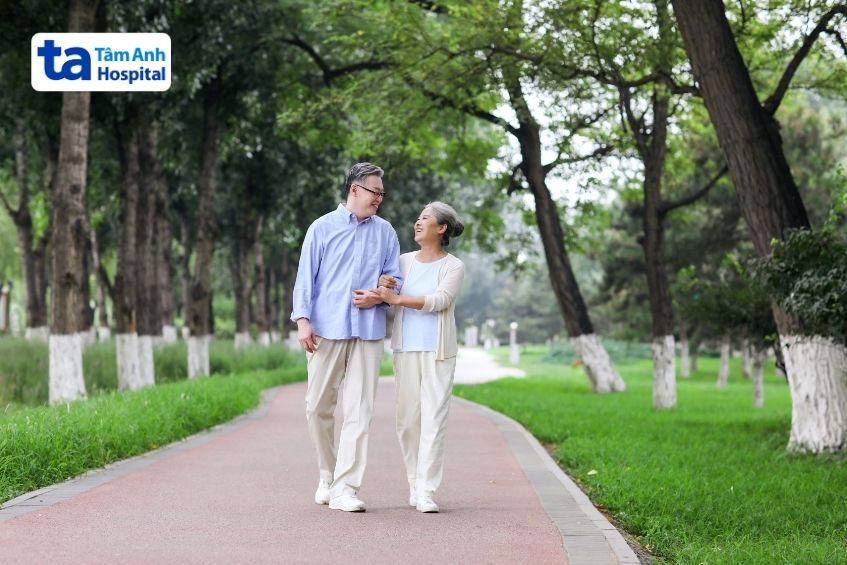 Đi bộ giúp cải thiện sức khỏe và hạn chế nguy cơ mắc các bệnh về tim mạch