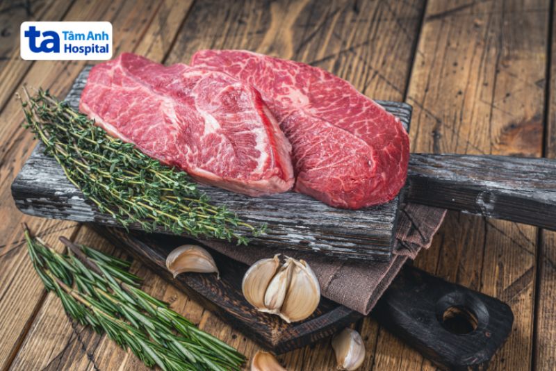 Thịt bò có chứa một số hoạt chất sinh học tốt cho xương