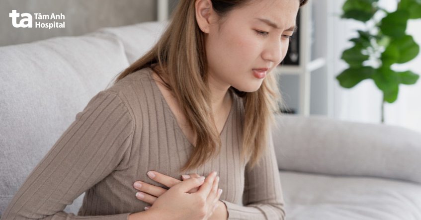 Bạn có thể gặp triệu chứng đau ngực như trước kỳ kinh nguyệt