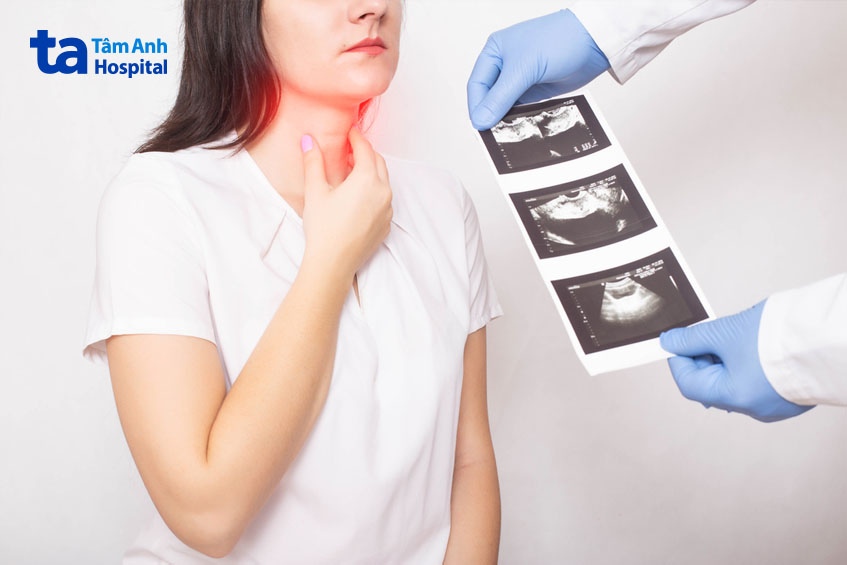 Khi nhận thấy tuyến giáp to bất thường