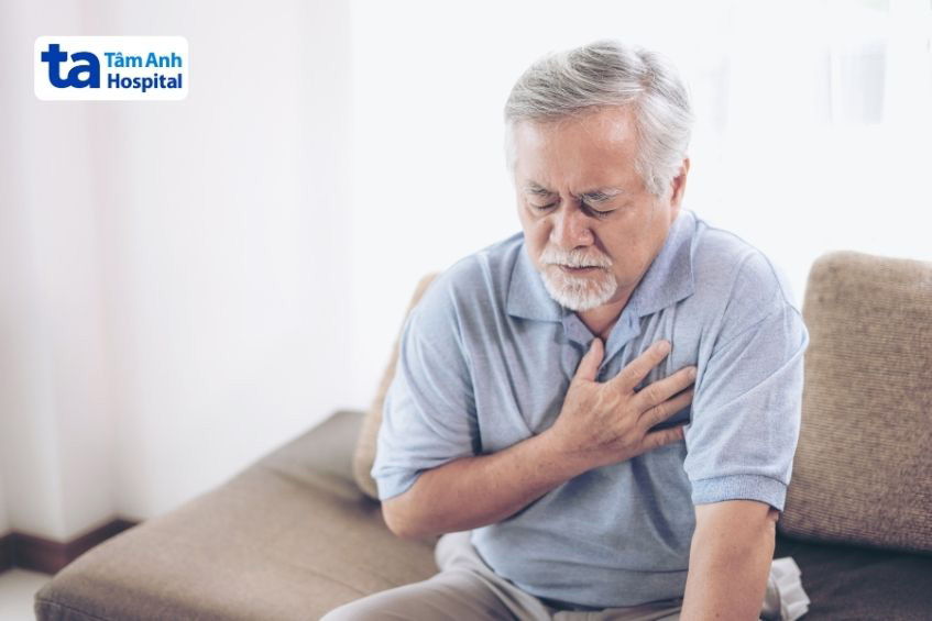 Khó thở, đau ngực là triệu chứng thường thấy ở những người bị block nhánh trái hoàn toàn