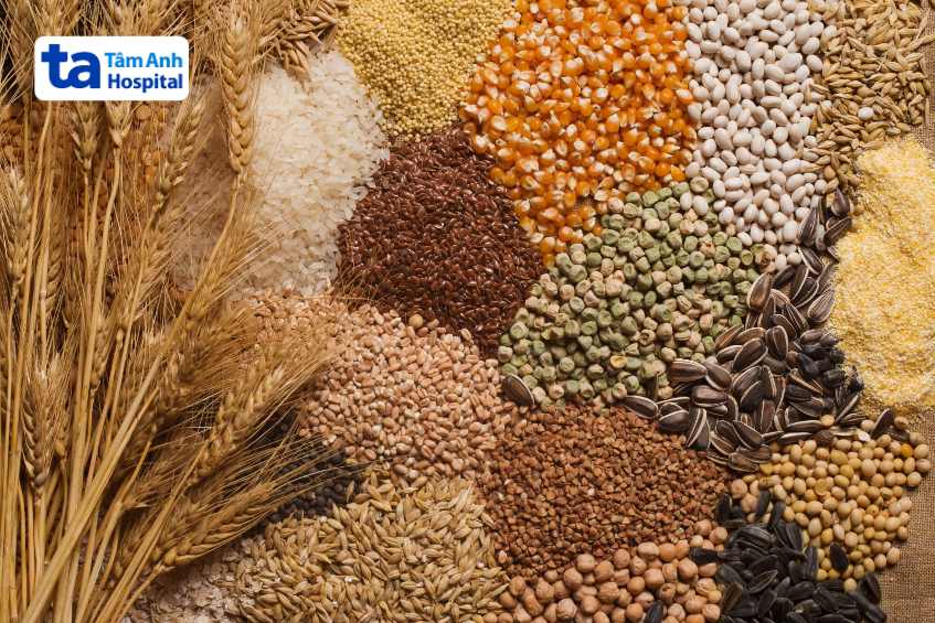 ngũ cốc nguyên hạt là thực phẩm giúp cải thiện sức khỏe trong chế độ dinh dưỡng cho người suy nhược cơ thể