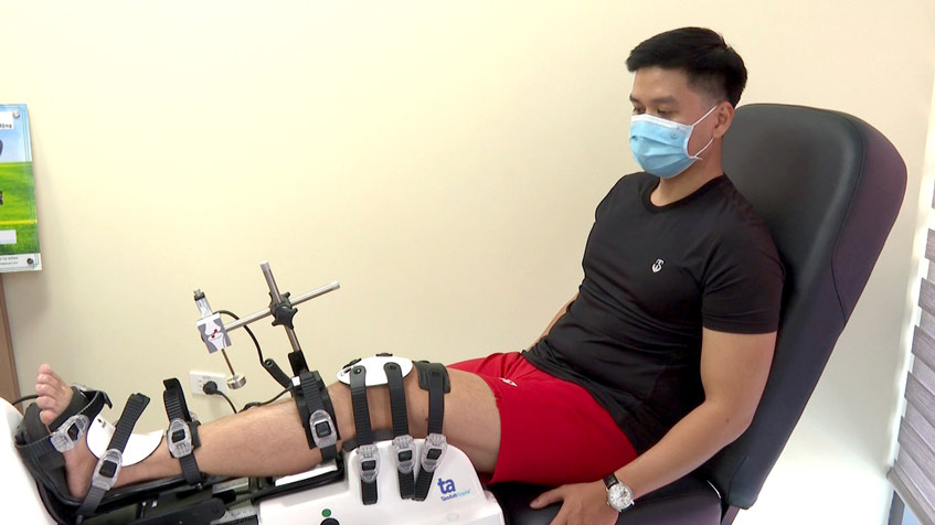 Người bệnh đánh giá robot lượng giá dây chằng dyneelax