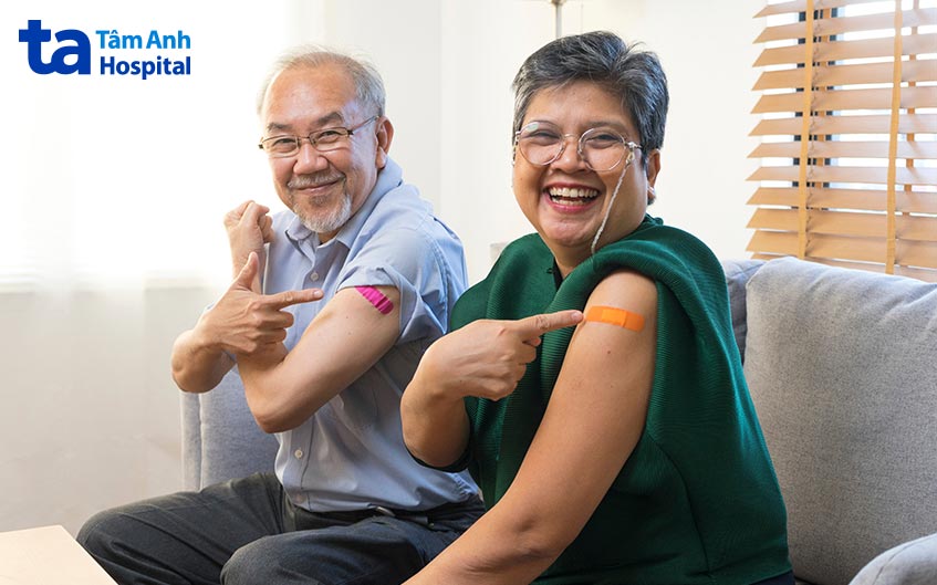 Người trên 65 tuổi có bệnh lý nên được ưu tiên tiêm vacxin cúm A