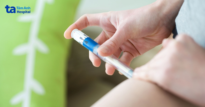 Một số thuốc kích thích buồng trứng có thể tiêm tại bắp đùi hoặc mông