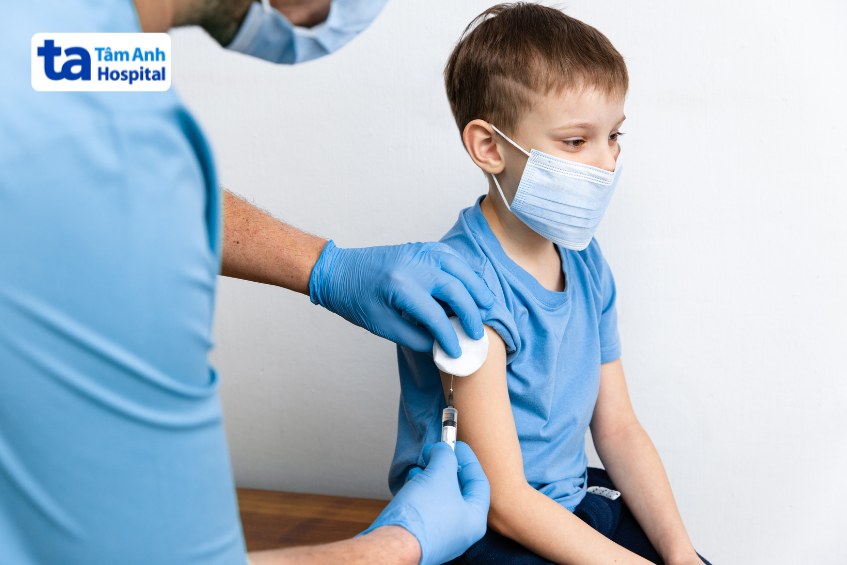 Tiêm phòng viêm phổi đủ mũi và đúng lịch