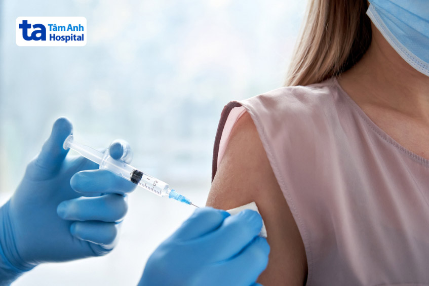 Tiêm vắc xin cúm bảo vệ cơ thể khỏi cúm A và cúm B