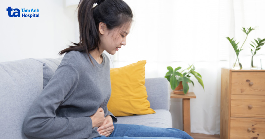 Triệu chứng giống đau bụng trước kỳ kinh diễn ra phổ biến ở phụ nữ sau chọc hút noãn