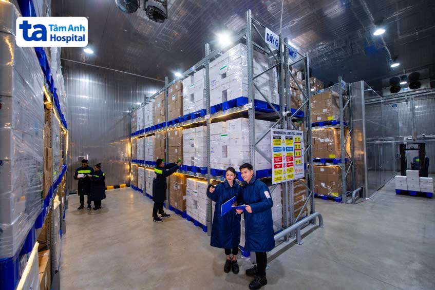 Vắc xin tại VNVC được bảo quản an toàn