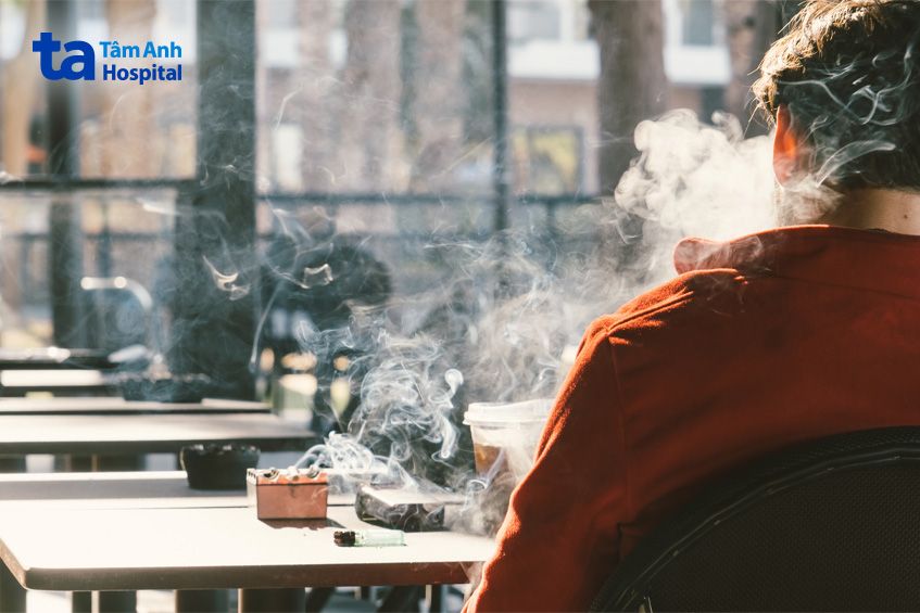 viêm phổi mãn tính cần tránh tiếp xúc với khói thuốc lá