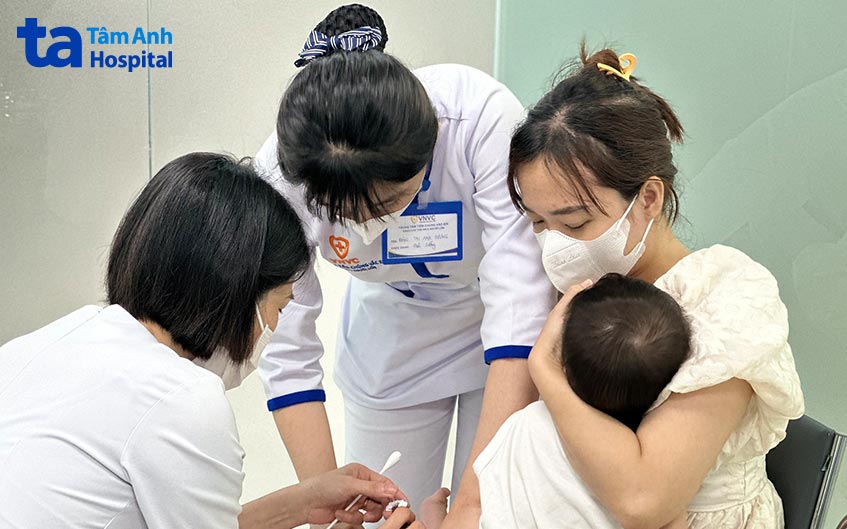 VNVC triển khai quy trình tiêm chủng 8 bước