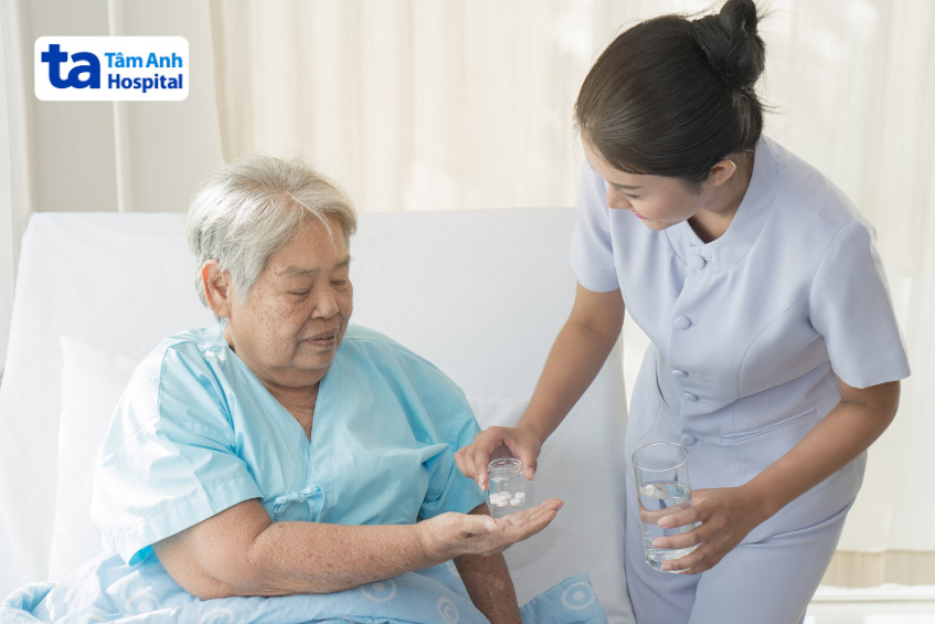 Bệnh nhân đang điều trị xơ cứng động mạch nên dùng thuốc đúng theo chỉ định của bác sĩ