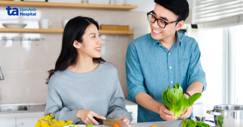 Quan tâm, chăm sóc, cùng nhau làm việc nhà cũng là cách giúp cải thiện tinh thần ở vợ chồng điều trị IVF