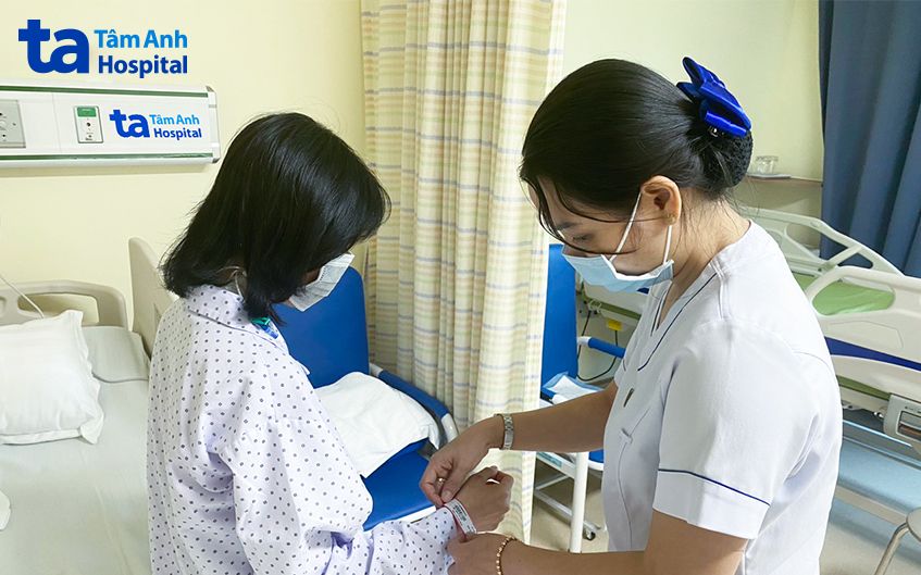 điều dưỡng chăm sóc bệnh nhân