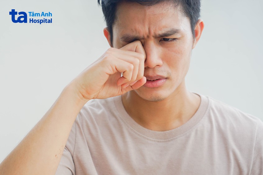 đừng chạm tay vào mắt nếu chưa rửa sạch