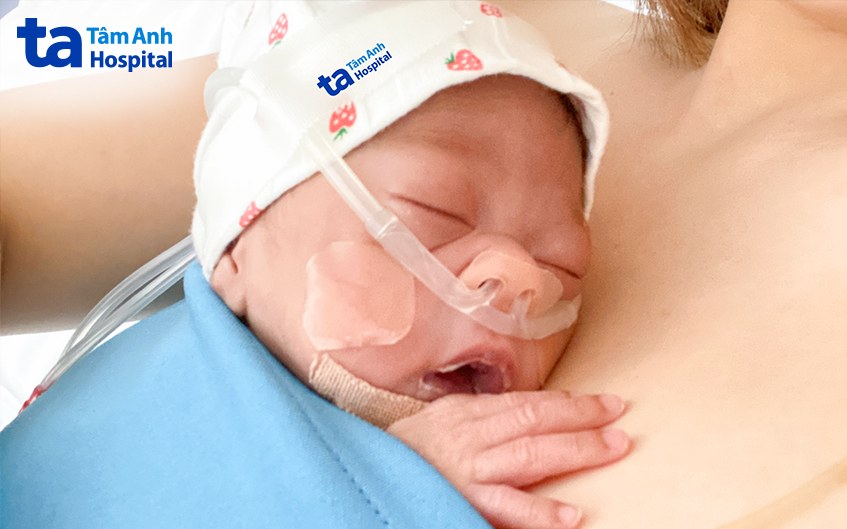 Em bé được ấp mẹ sớm, tiếp thêm sức mạnh