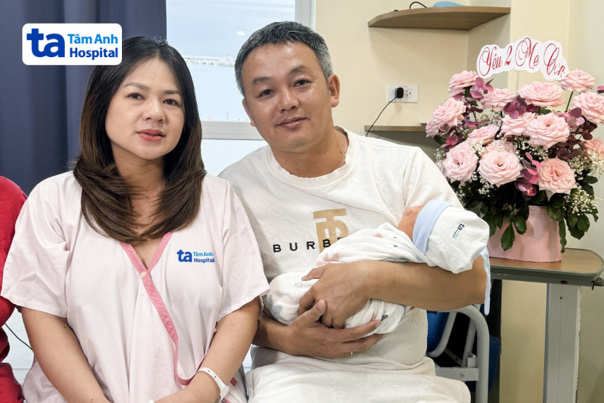 Gia đình chị Vy hạnh phúc bên con trai chào đời khỏe mạnh vào tháng 6