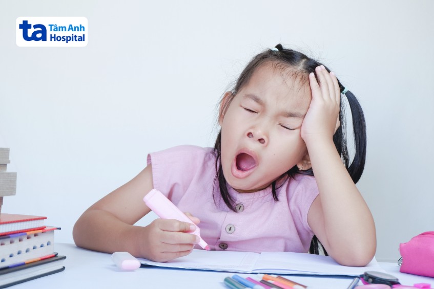 kém tập trung có thể là dấu hiệu trẻ bị suy nhược cơ thể