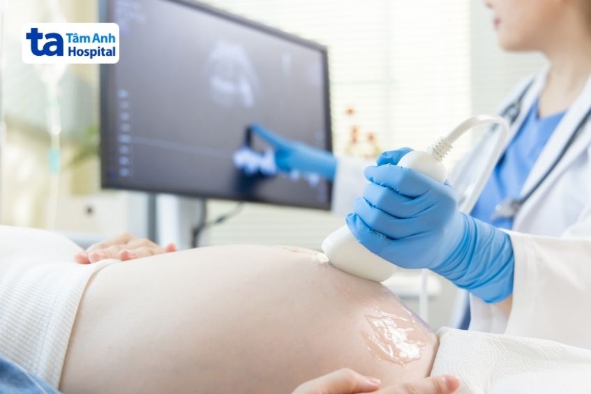 khám thai định kỳ giúp theo dõi sức khỏe mẹ bầu