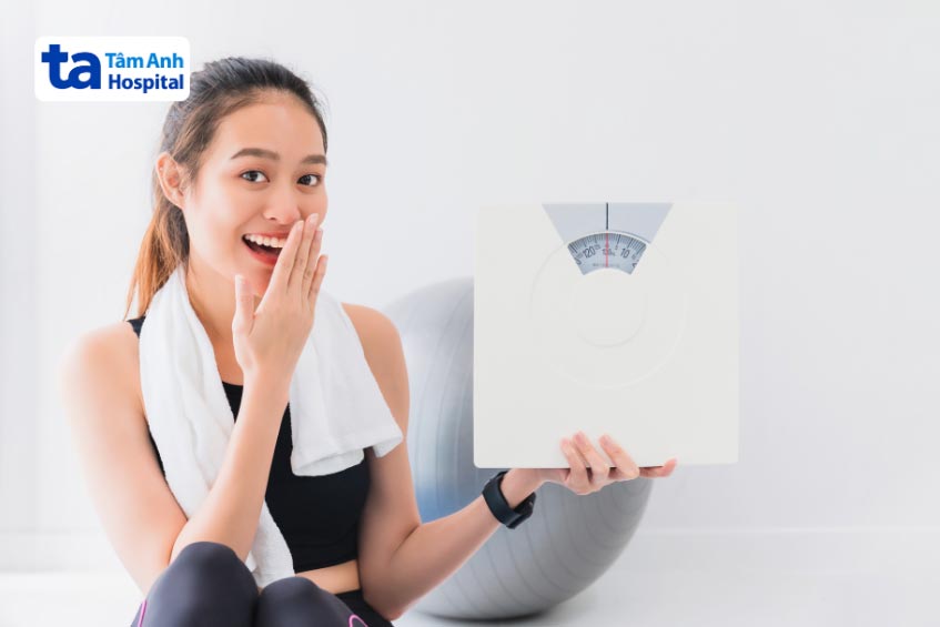 kiểm soát cân nặng hợp lý góp phần phòng ngừa tình trạng trễ kinh 2 tháng