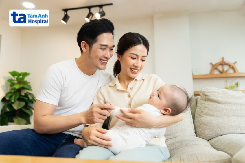 Lưu ý chăm sóc và quan sát các dấu hiệu của trẻ