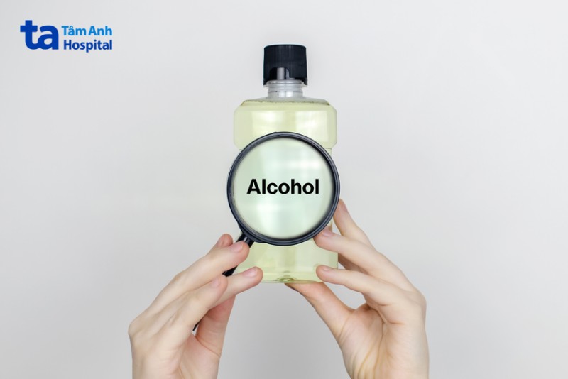 sau khi nhổ răng số 8 cần kiêng gì, Không dùng nước súc miệng có cồn