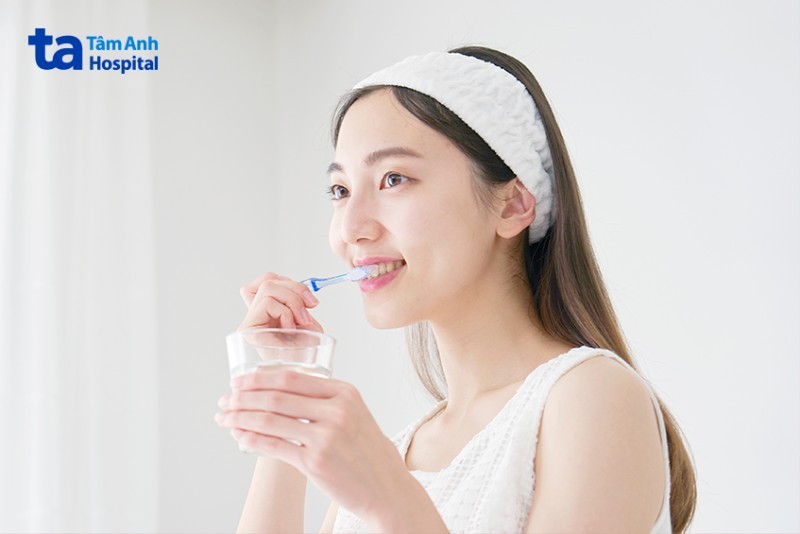 nhổ răng khôn xong nên làm gì