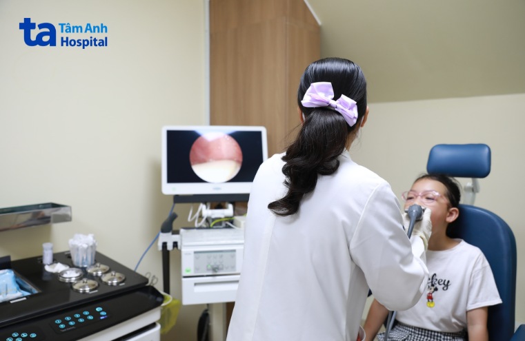 nội soi họng cho trẻ