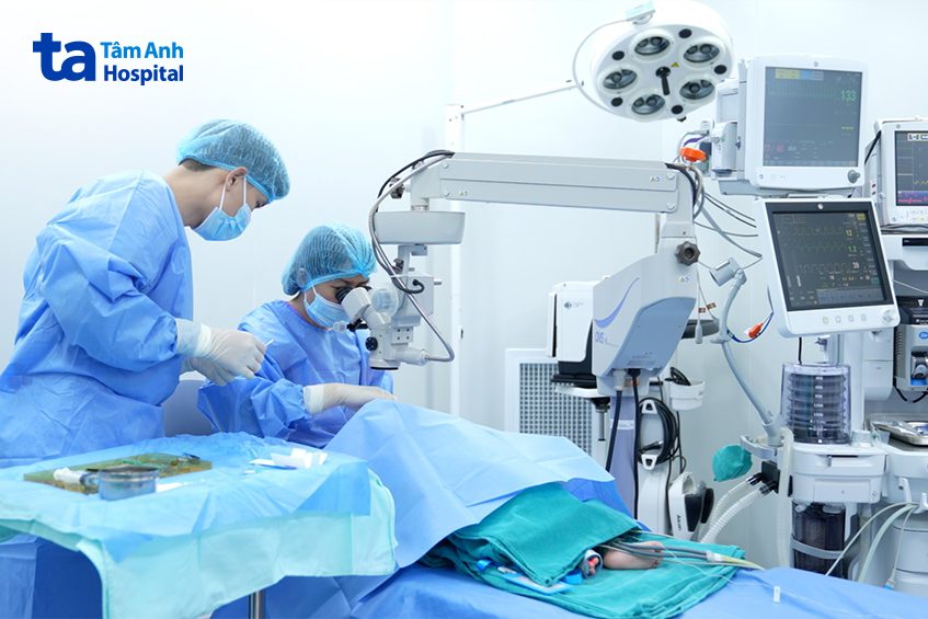 pgs vân anh phẫu thuật đặt van dẫn lưu cho bệnh nhi glocom bẩm sinh